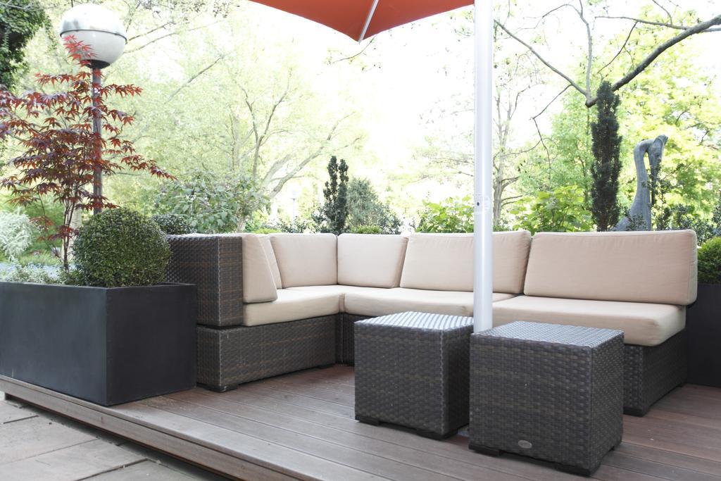 Althoff Hotel Am Schlossgarten Stuttgart Interior photo Garden furniture
