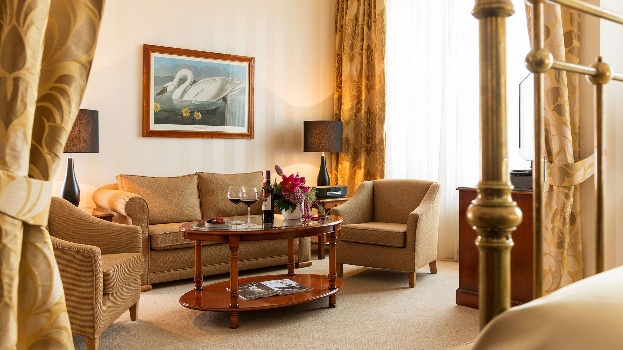 Althoff Hotel Am Schlossgarten Stuttgart Exterior photo A suite at the Hotel