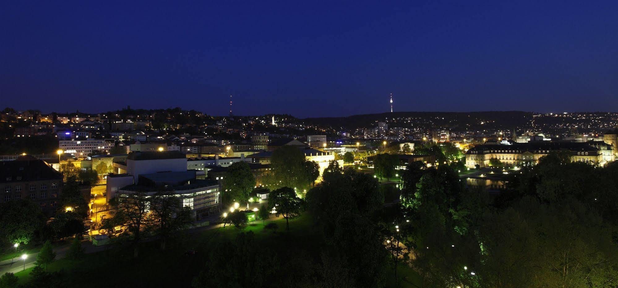 Althoff Hotel Am Schlossgarten Stuttgart Exterior photo Night view of the city