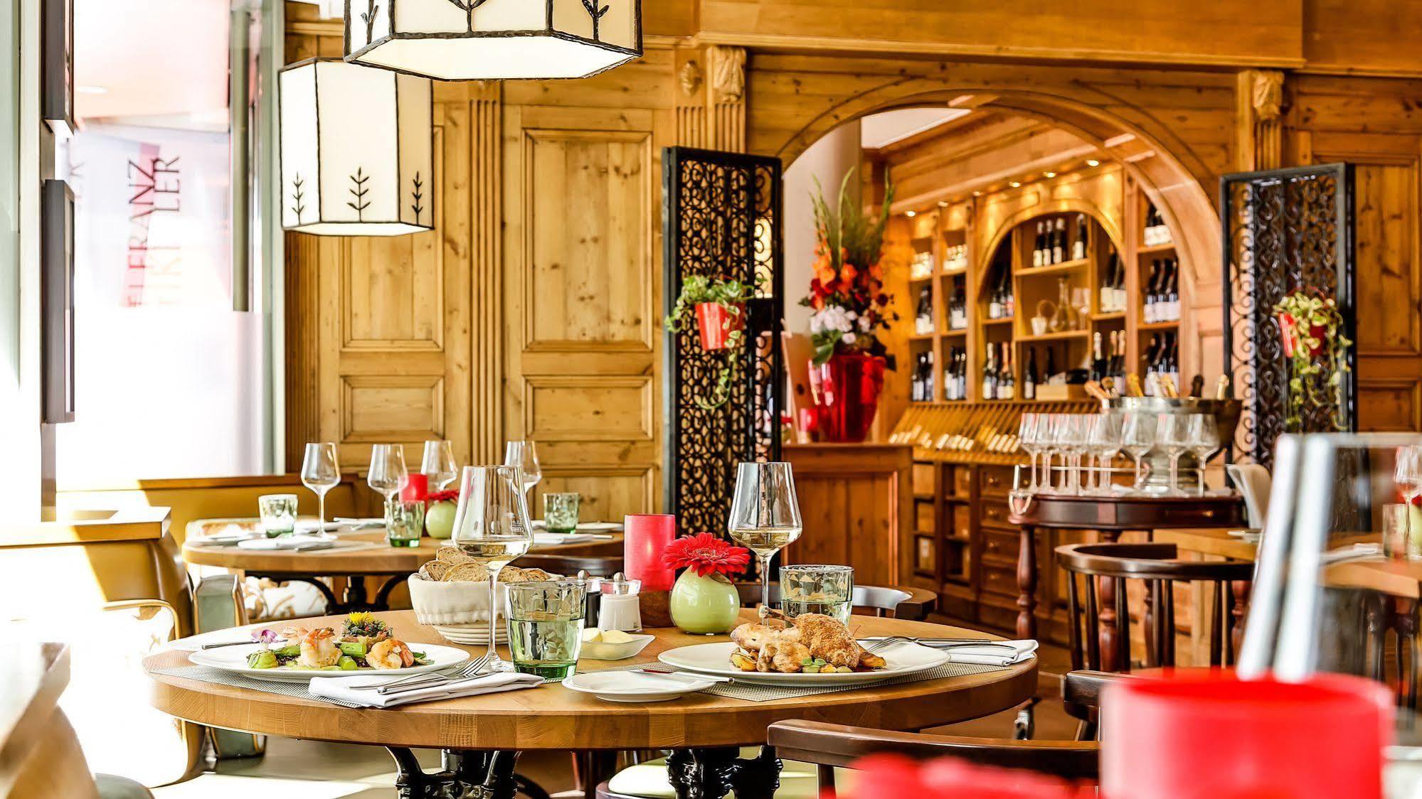 Althoff Hotel Am Schlossgarten Stuttgart Exterior photo Restaurant