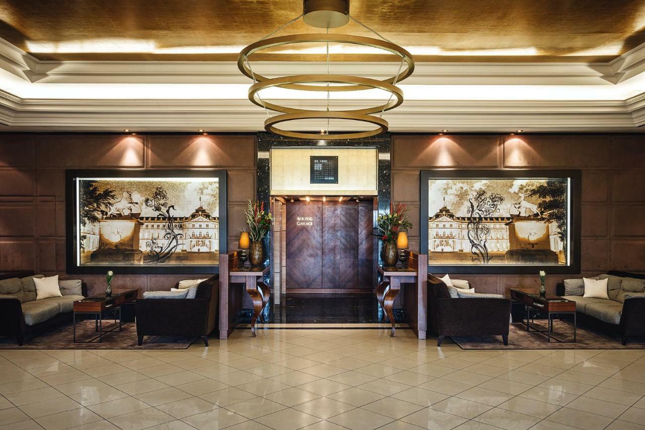 Althoff Hotel Am Schlossgarten Stuttgart Exterior photo The lobby of the Four Seasons Hotel