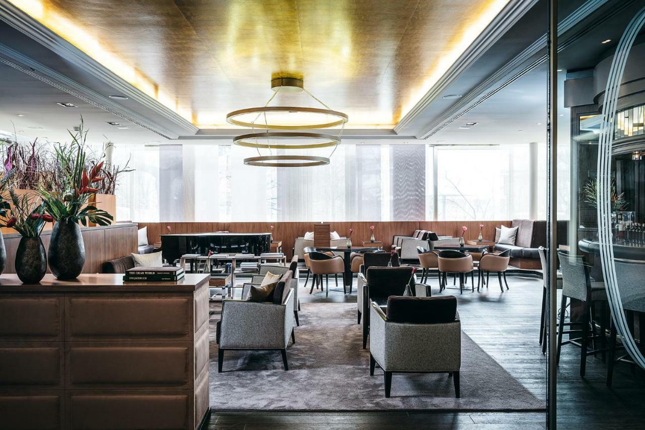 Althoff Hotel Am Schlossgarten Stuttgart Exterior photo The lounge at the airport