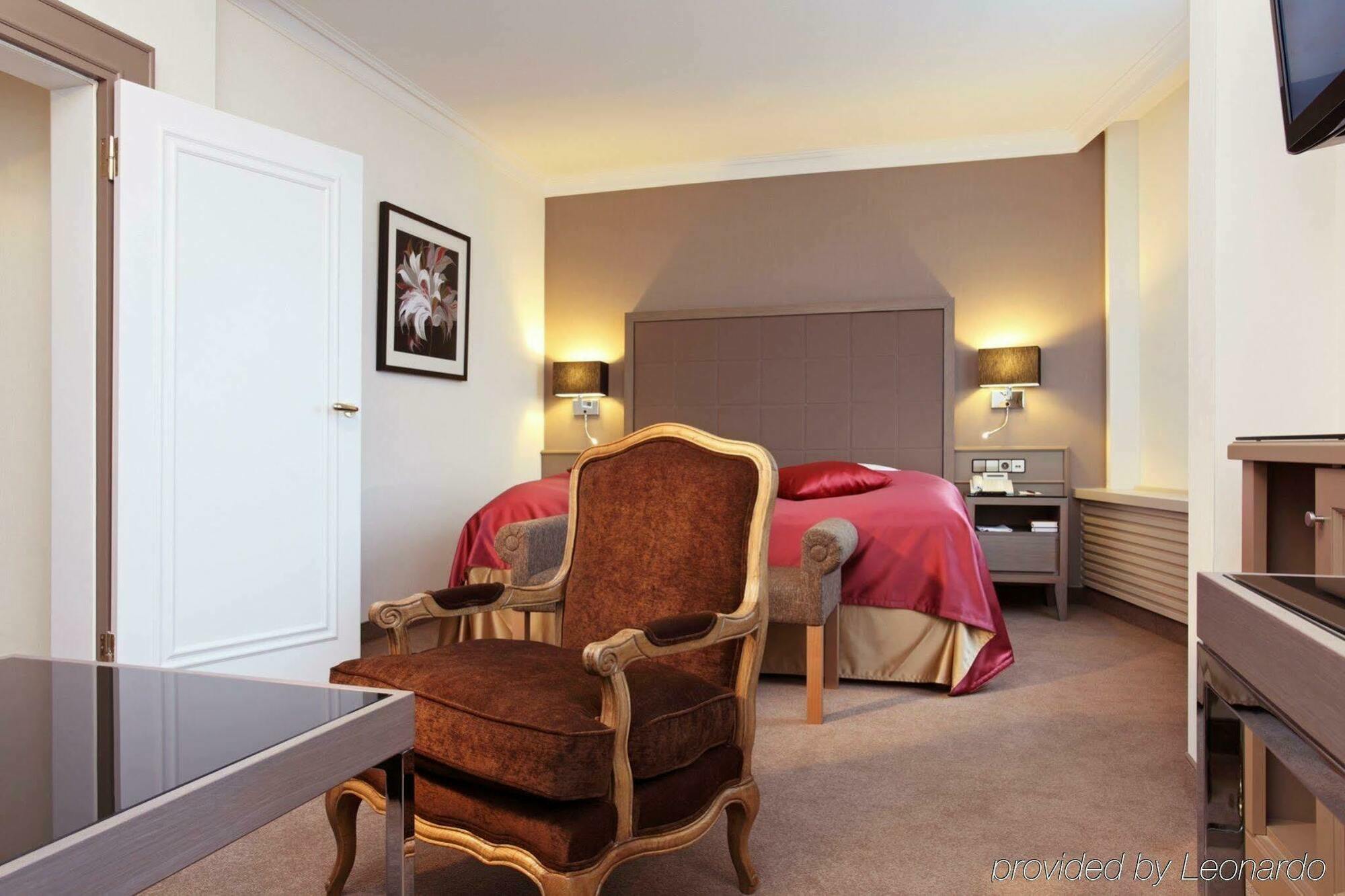 Althoff Hotel Am Schlossgarten Stuttgart Room photo A room at the hotel