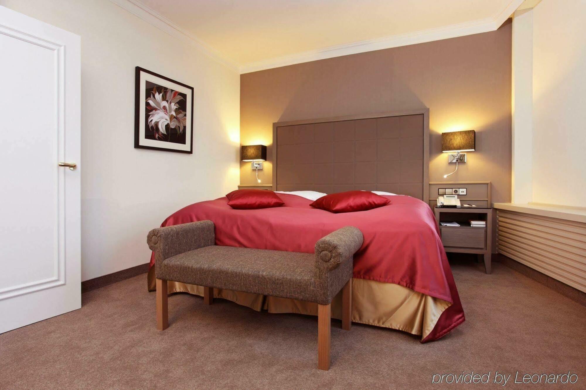 Althoff Hotel Am Schlossgarten Stuttgart Room photo A bedroom