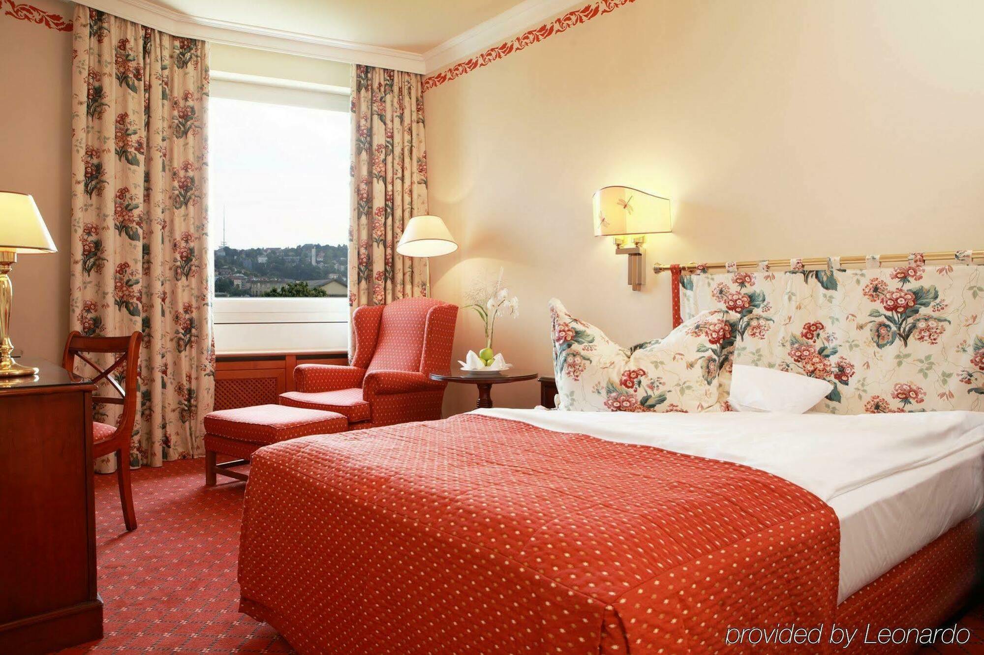Althoff Hotel Am Schlossgarten Stuttgart Room photo A typical room at the hotel